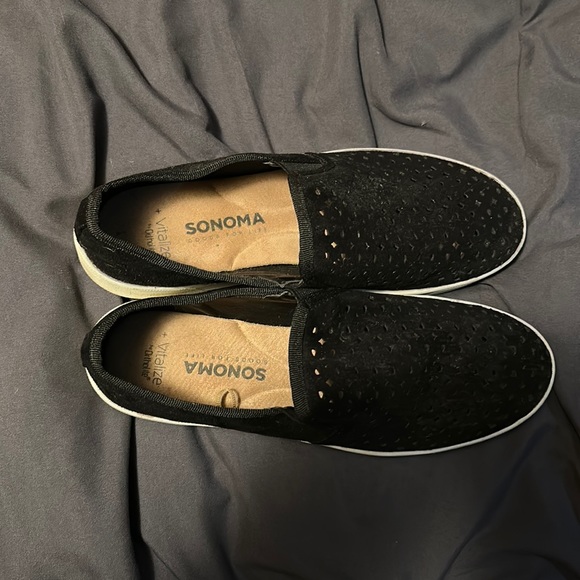 Black slip on shoes - Picture 1 of 4